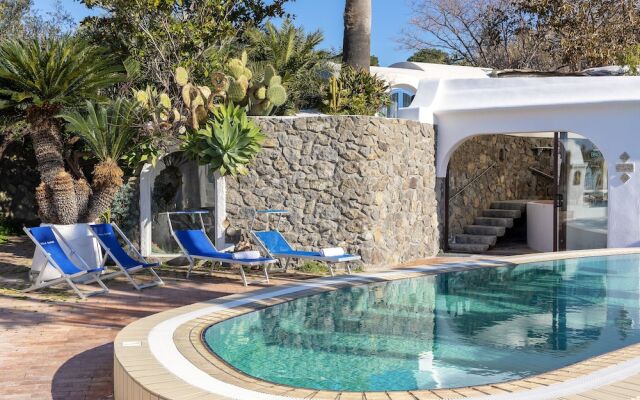 Ravino Secret Retreat
