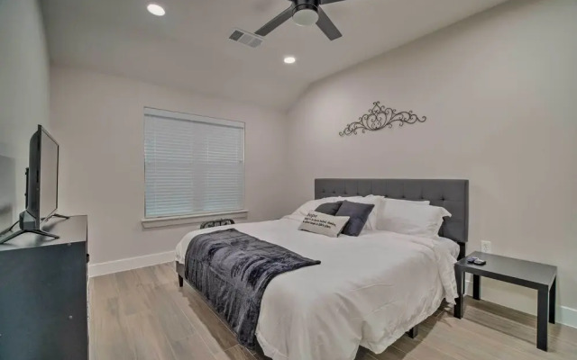 Well-appointed Montgomery Home w/ Fenced Yard