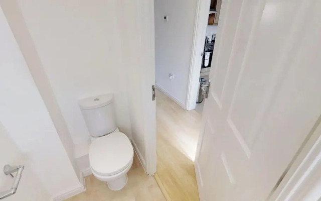 Stayzo Cole Green Lane - Free Parking