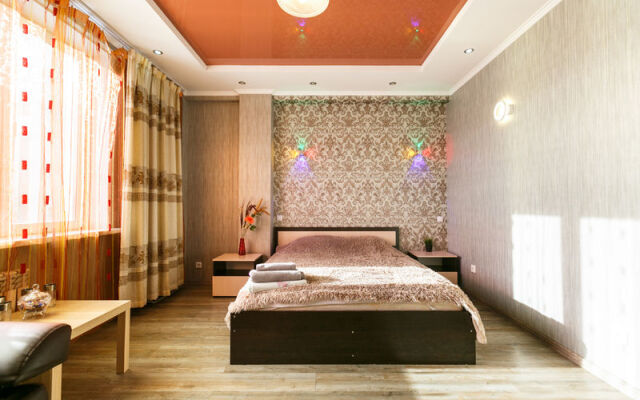 Apartments Yousinn on the street Geroyev Revolyutsii, 31