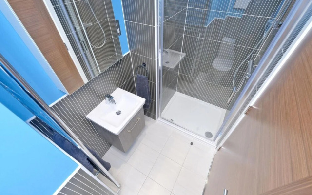 Stunning Central Two Bedroom Executive Apartment
