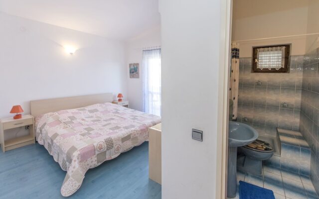 Apartment and Rooms Radojka