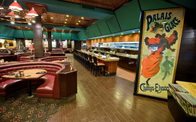 Carson Valley Motor Lodge & Suites