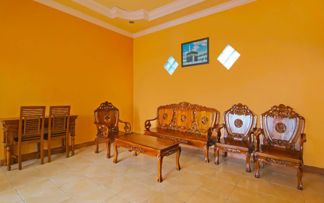 OYO 92631 Hotel Dan Aula Wahyu Sari B