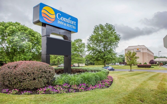 Comfort Inn & Suites Somerset - New Brunswick