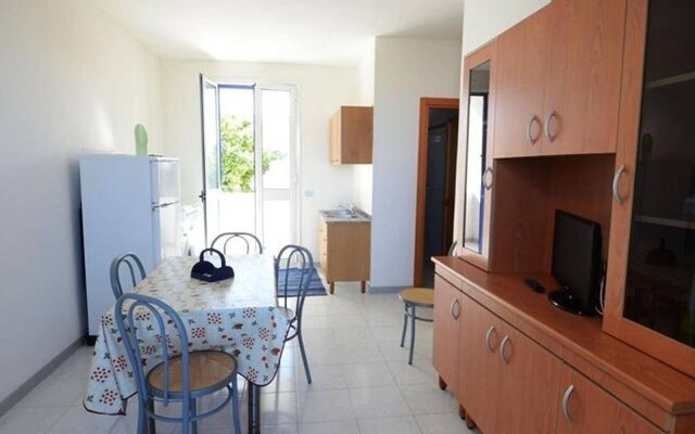Cosy Apartment Near The Beach With Balcony Pets Allowed Parking Available