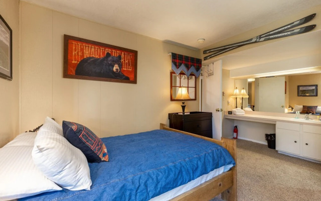 1095 Wild Irishman 2 Bedroom Condo by Redawning