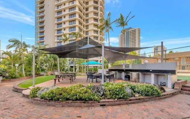Stylish 3BRM Haven in Surfers Paradise