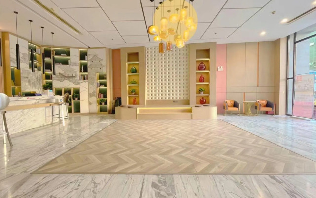 Shengjing Yijia Hotel (Xiangyang Railway Station People's Square Branch)