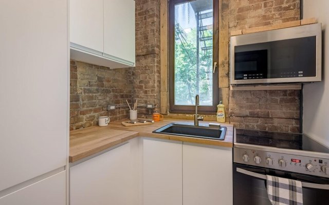 Beautiful Cozy 2-storey Apartment In the of Downtown MTL