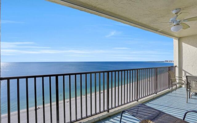 Charming Beachfront Condo With Pool, spa and Views