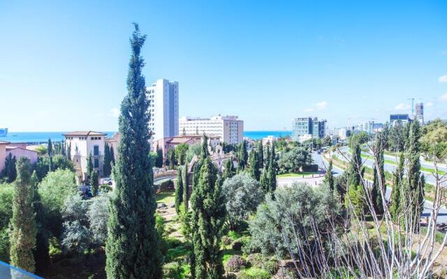 Amathus suite with sea view