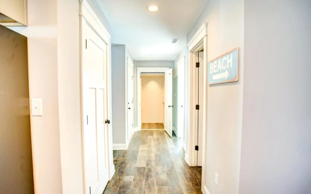 4059 - Bikinis & Martinis