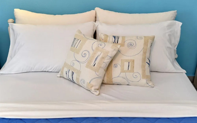 Tarsa Studios & Apartments