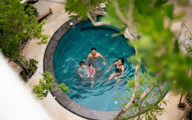 2BR Penthouse with Rooftop & Pool B5