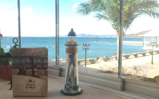 White House Family Hotel