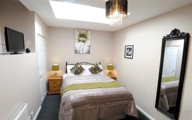 Trowel And Hammer Inn