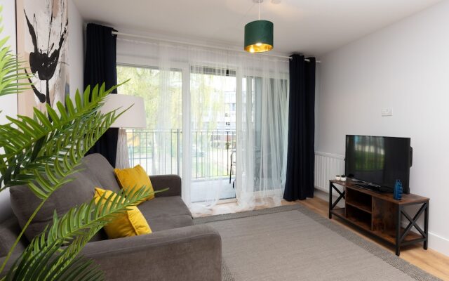 Deluxe South Central Apartment