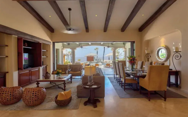 Villa Tranquila: 4 Bedroom Ocean View Villa Perfect for Relaxing at a Discounted Rate!