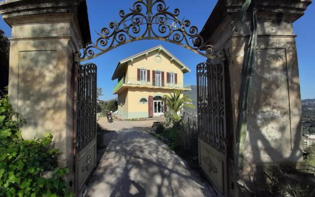 VILLA BELVEDERE D'AJACCIO, VILLA ENTIERE VUE MER POUR 2 à 10 VOYAGEURS