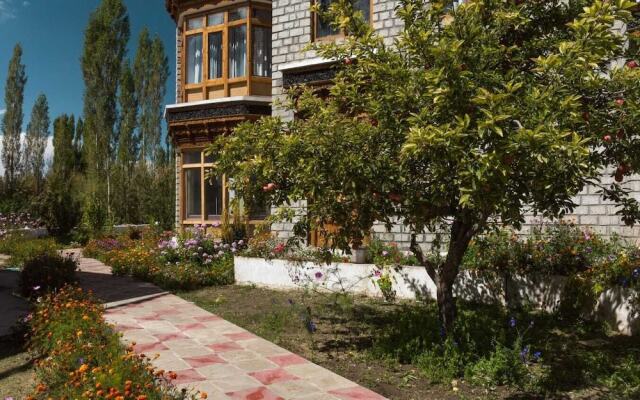 Reenam Hotel