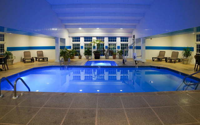 Comfort Suites Chincoteague Island Bayfront Resort