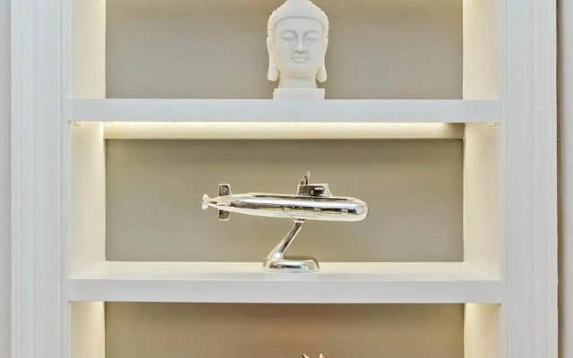 Ultra Modern, West End Village, Refurbished 1 bed