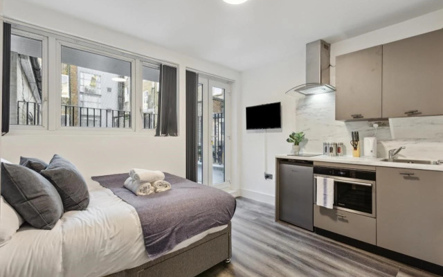 STH Sutherland Avenue Apartment
