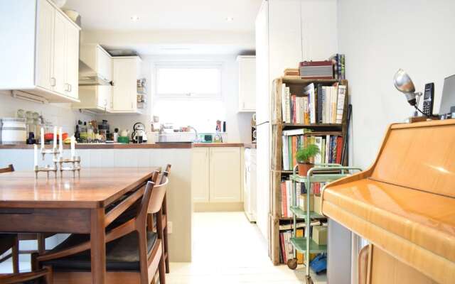 Holloway 3 Bedroom Apartment With Garden