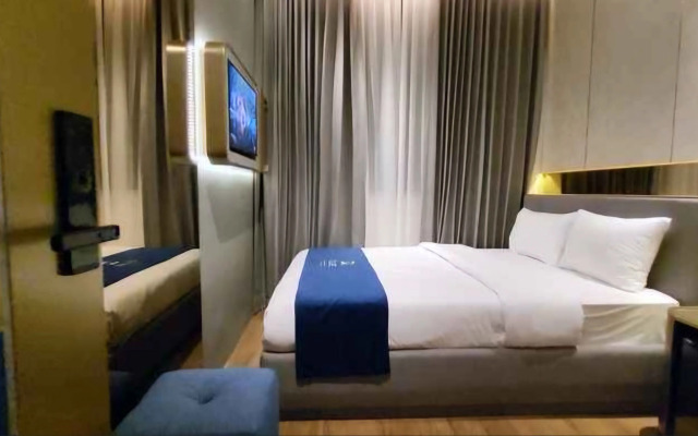 Qube Hotel by 98hospitality