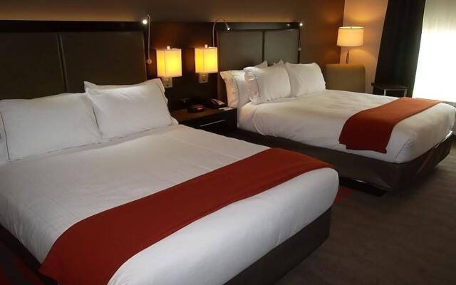 Holiday Inn Express & Suites Columbus - Easton Area by IHG
