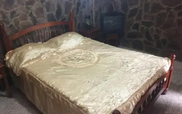 Lino Perez Street Rooms