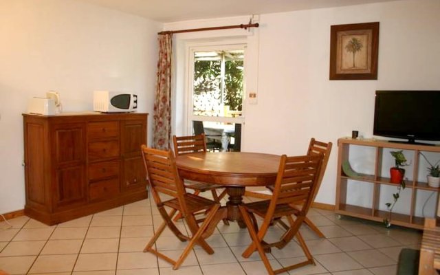 House with One Bedroom in Sainte-Clotilde, with Wonderful Mountain View, Enclosed Garden And Wifi - 30 Km From the Beach