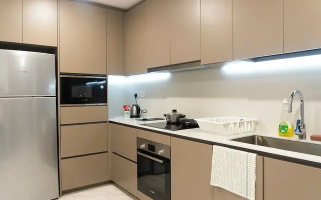 Moonway Luxury Suites At Eaton Residence