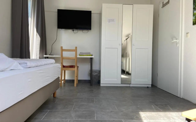 Wohnung mit 2 Einzelzimmer gemeinsamer Küchen/Bad/Balkon-Nutzung