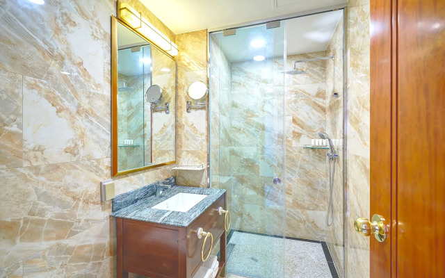 GoldOne Hotel & Suites