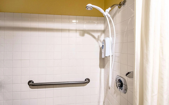 Econo Lodge Watertown