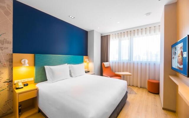 Holiday Inn Express Taichung Fengchia, an IHG Hotel