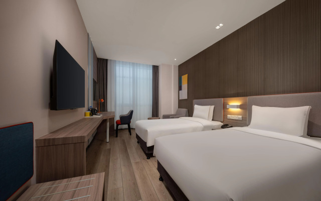 Holiday Inn Express Shanghai Pujiang by IHG