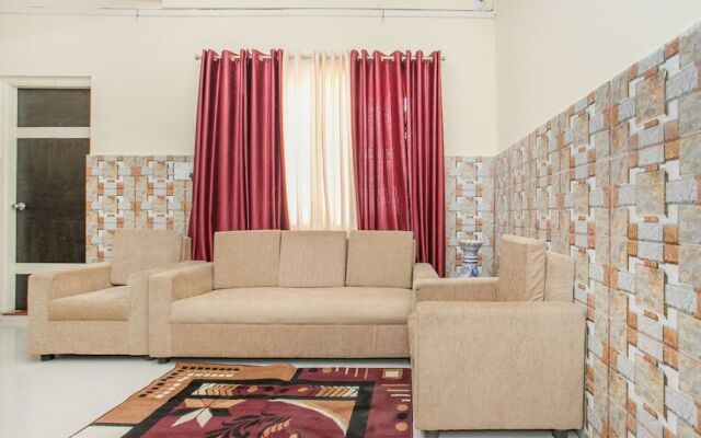 OYO Flagship 24069 Aaira Inn