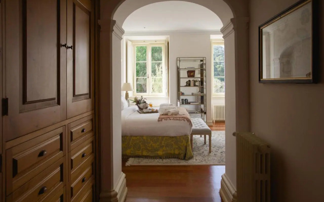 Suites by Bella Vista - Historic Guesthouse