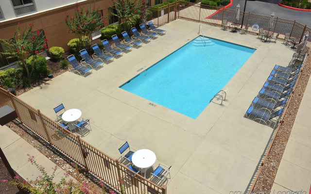 Red Roof Inn PLUS+ San Antonio Downtown - Riverwalk