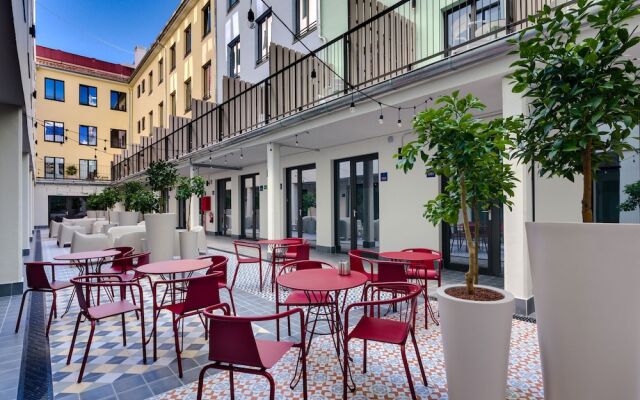 Livensa Living Studios Valencia Viveros