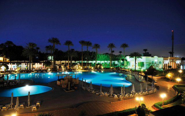 Cataract Pyramids Resort