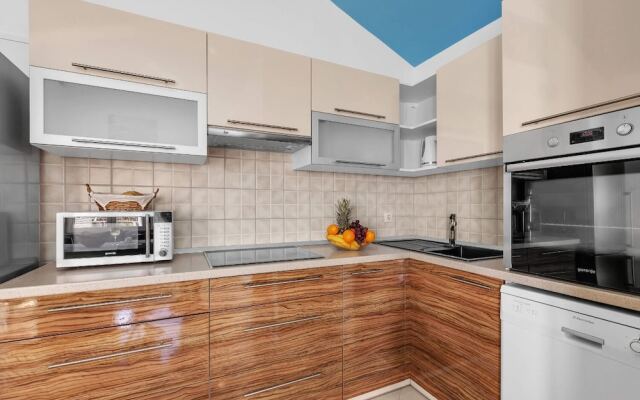 Anka - Amazing Location - A11