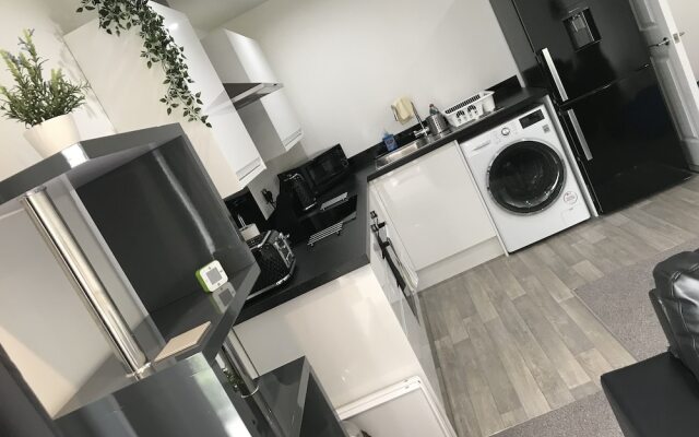 Swift Apartment 5 - Shield House