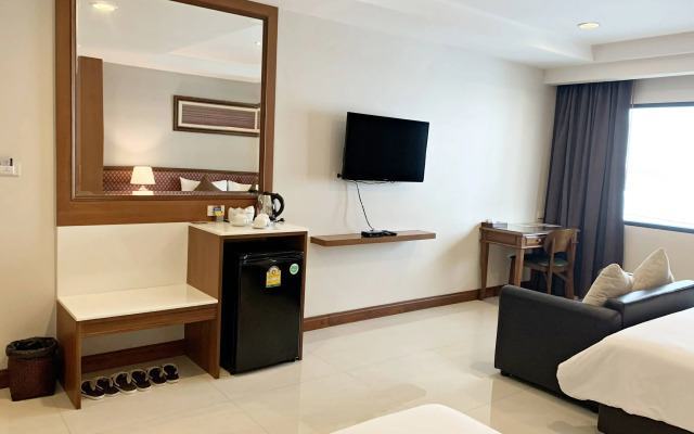 True Siam Rangnam Hotel