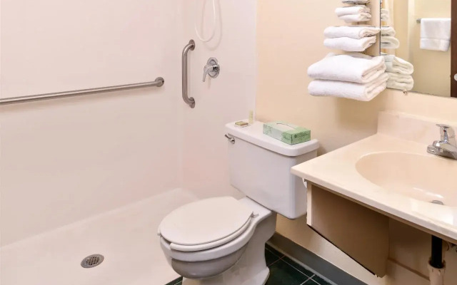 Love Hotels Staples by OYO at HWY 10 MN