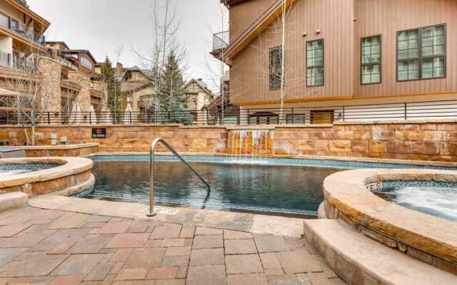 Ge Inn Plaza #109 4 Bedroom Condo by RedAwning