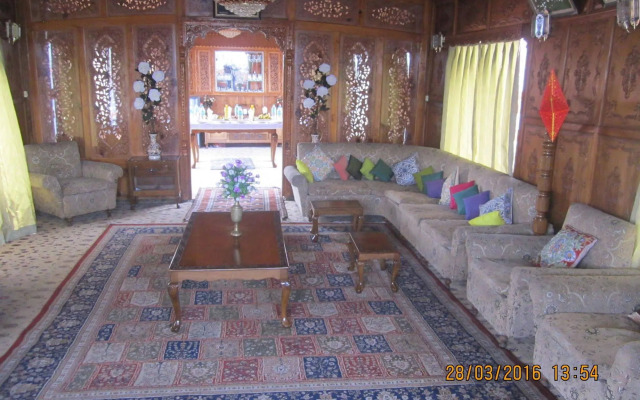 Zaffer Group of Houseboats
